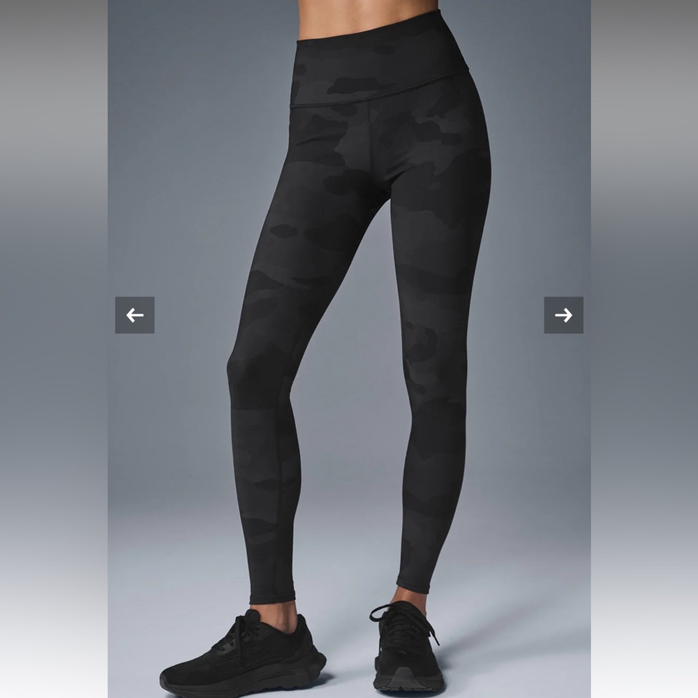 Alo High-Waist Camo Vapor Leggings in Black Camoflauge